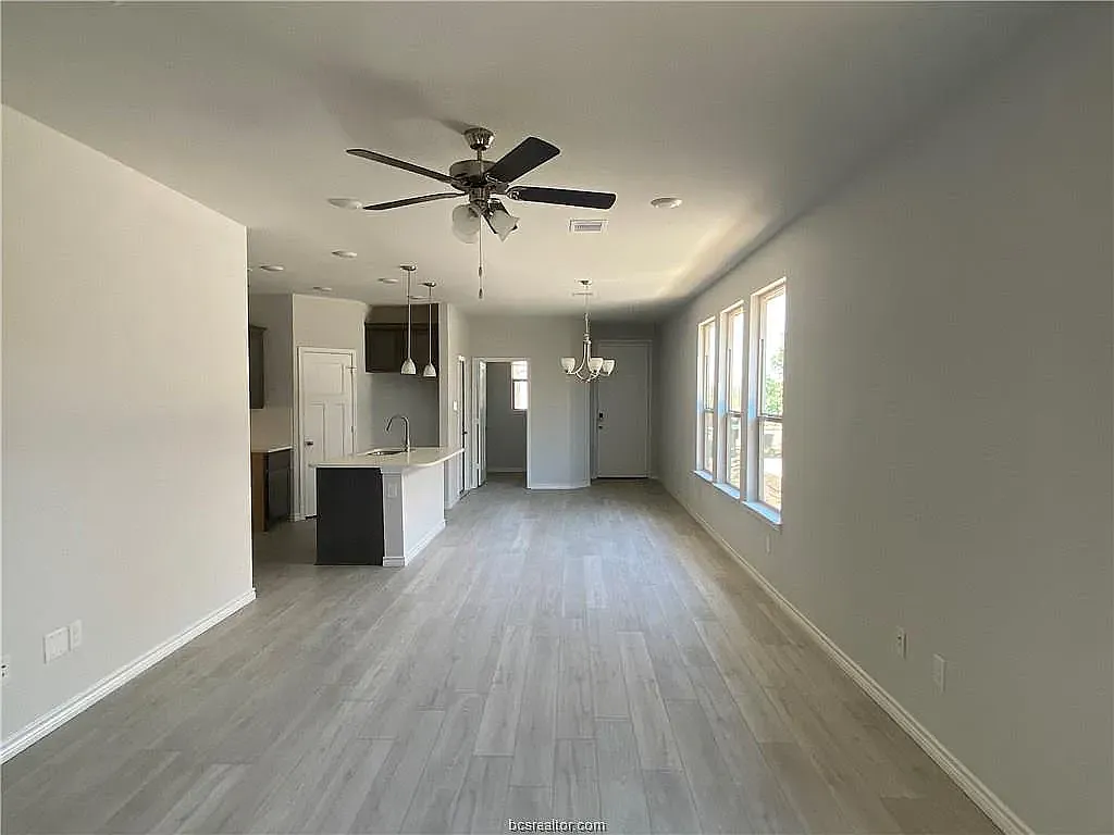 3 bed, 1317 sqft, $2,250 — Photo 4