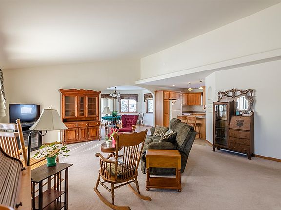 4th image of 1531 Rosewood Ave