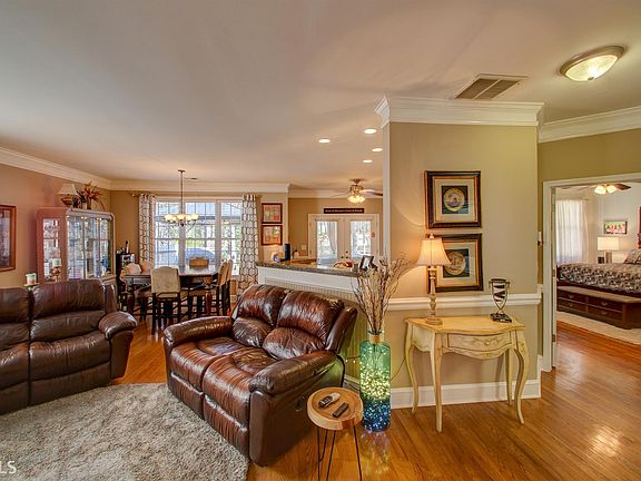 4th image of 1223 Pinehurst Dr