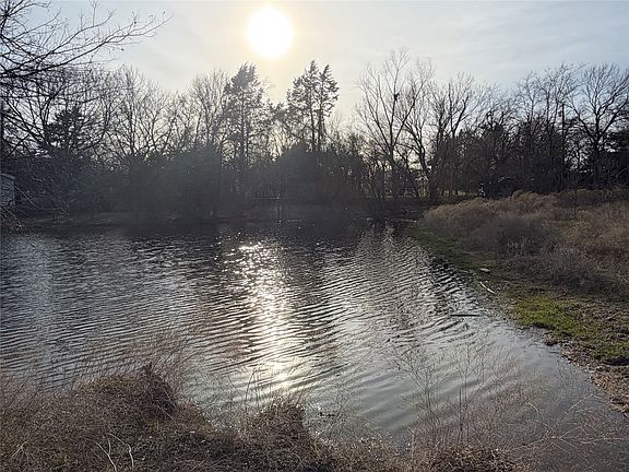 5th image of 194 Middle Rd