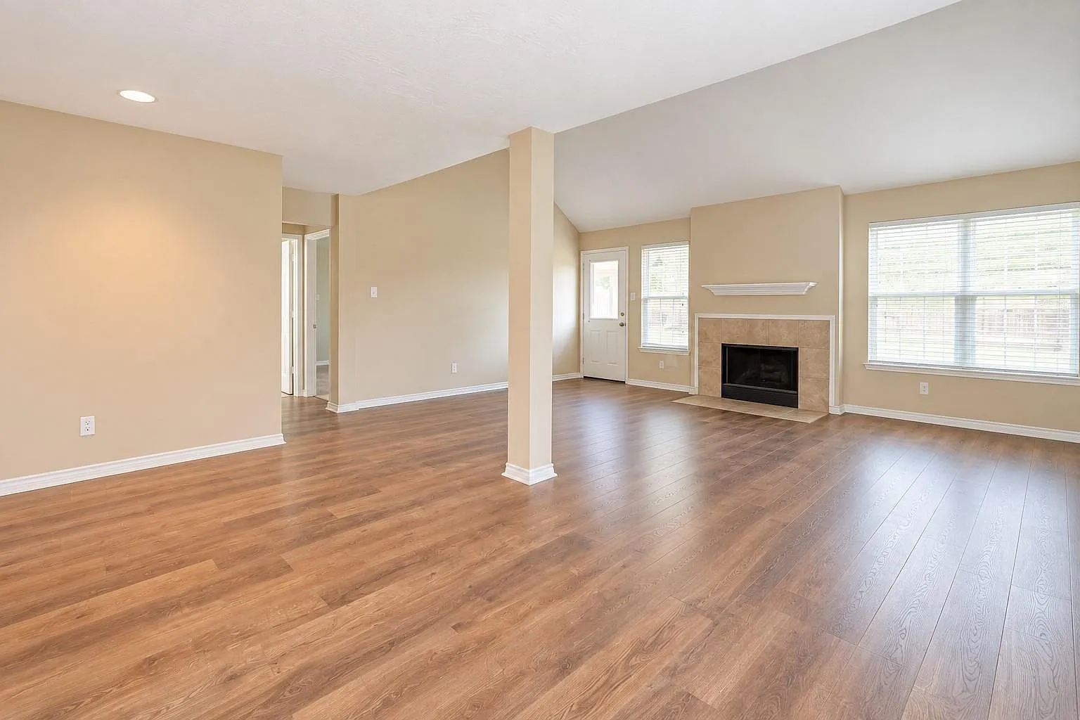 4 bed, 2.5 bath, 2296 sqft, $2,850 — Photo 3