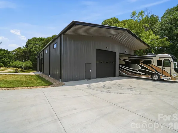 211 Winthrow Creek Rd, Mooresville, NC 28115