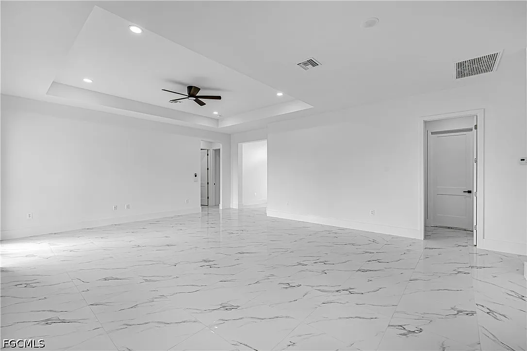 4 bed, 2.0 bath, 1842 sqft, $2,300 — Photo 4