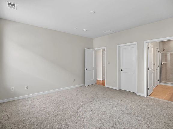 4th image of 18 Ivy Ln