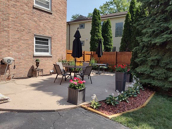 2nd image of 1343 Woodview Ln APT 2W