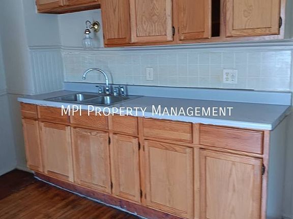 3rd image of 3007 W Saint Paul Ave