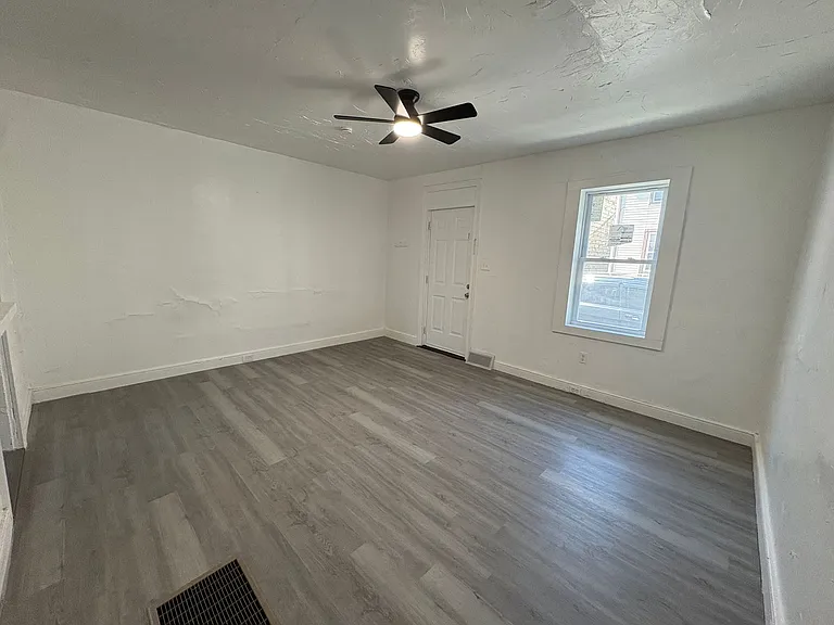 219 S Hartley St — Photo 4