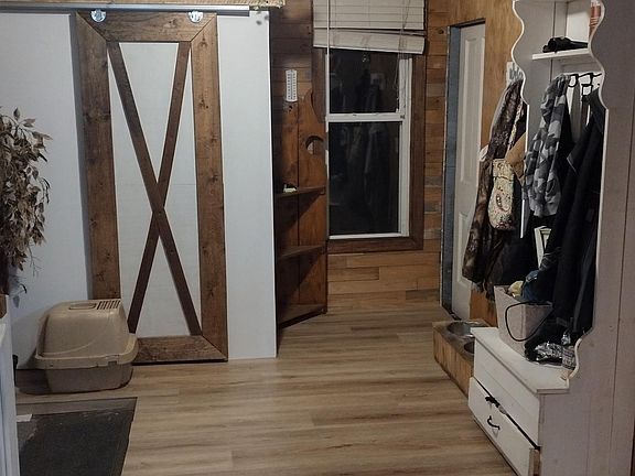 4th image of 211 N Grand Ave