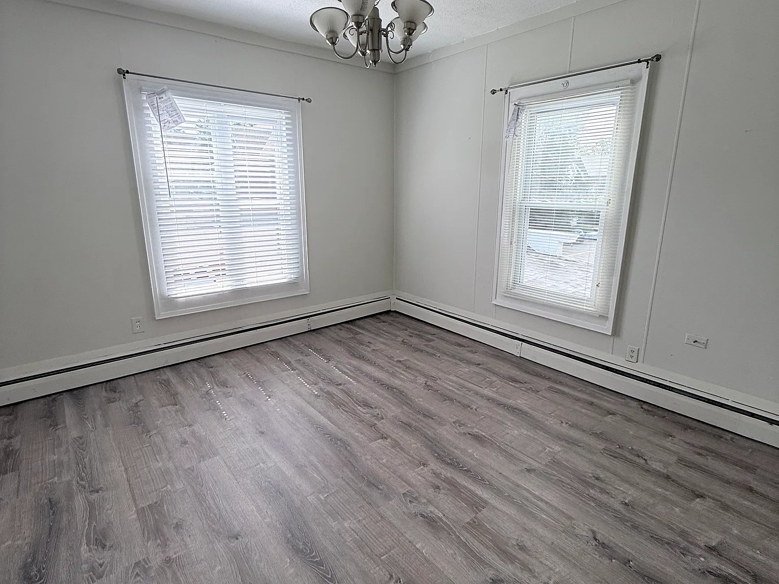 3 bed, $1,900 — Photo 2