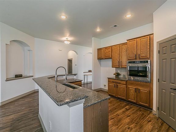 2nd image of 10712 Elmhurst Ln