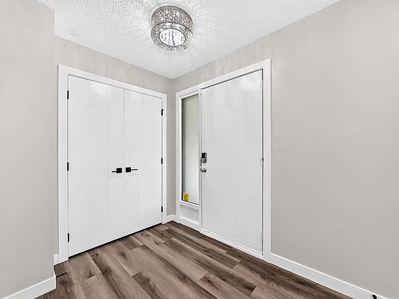 4th image of 135 E Whiteview Close NE