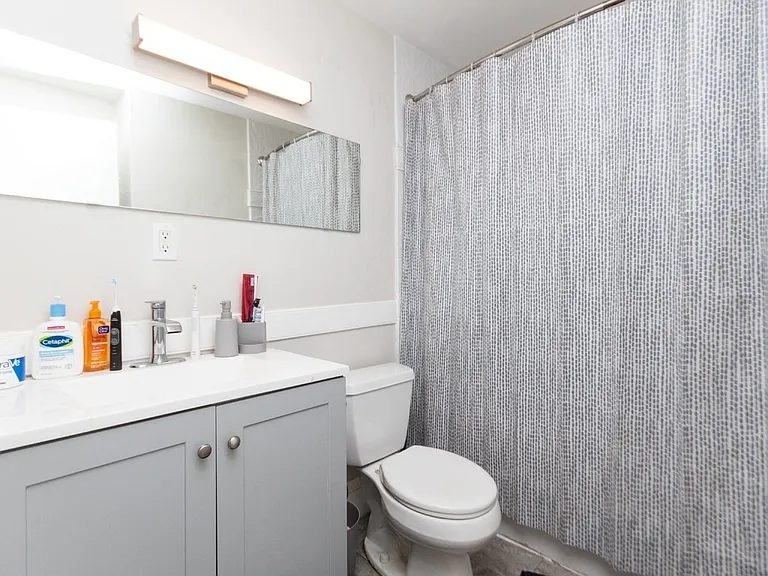 1750 Washington St #4 — Photo 9