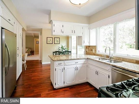 3rd image of 109 Elmwood Cir