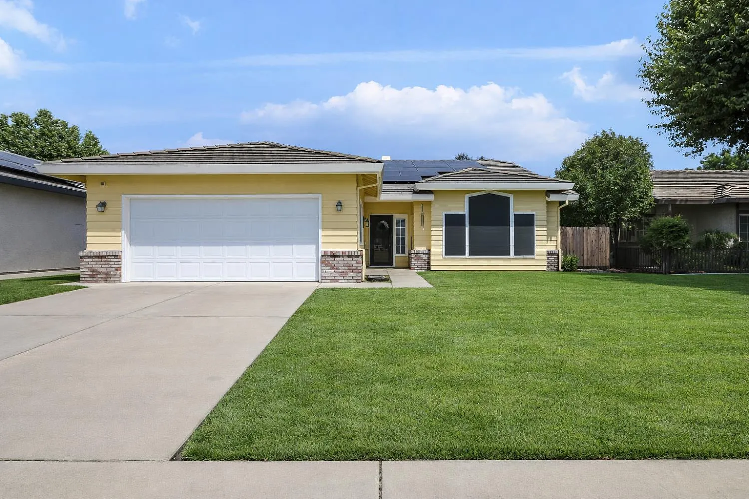 1060 Yolanda Dr photo 1