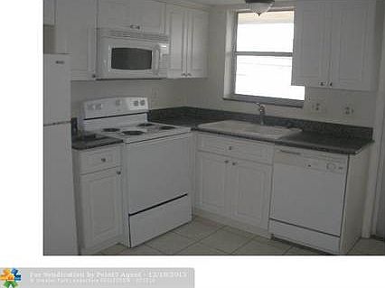 5th image of 1033 NW 30th Ct APT 2