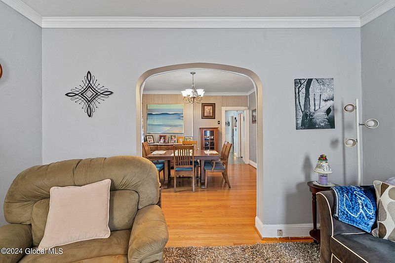 5th image of 2111 3rd Avenue