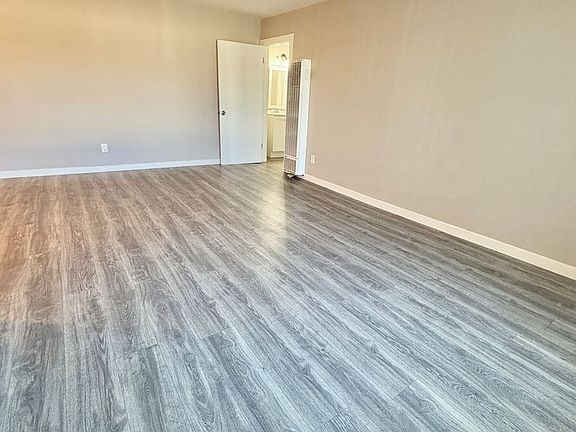 3rd image of 18521 Prairie St #216
