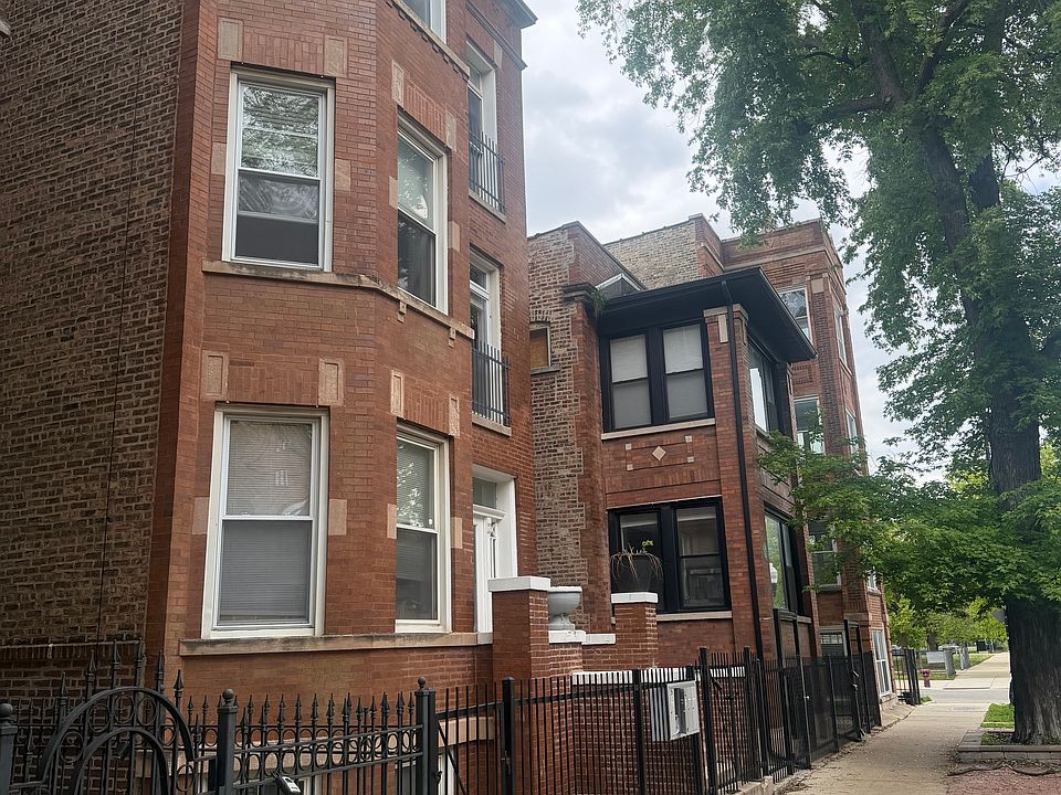 1st image of 1118 N Oakley Blvd #1