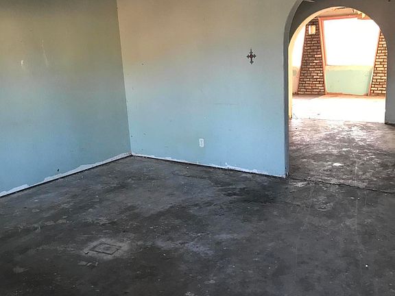3rd image of 2375 Smoketree Ave N