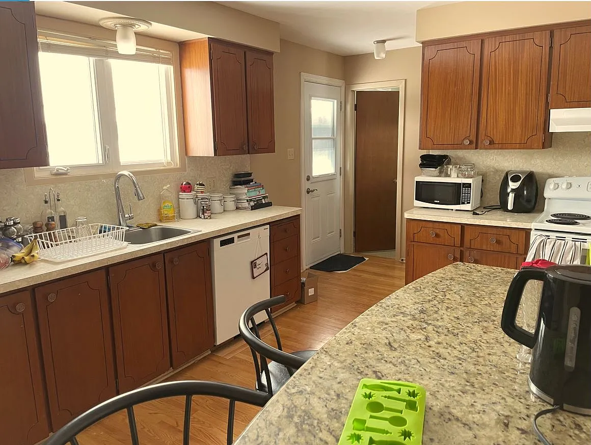 24 Sunnycrest Dr — Photo 4