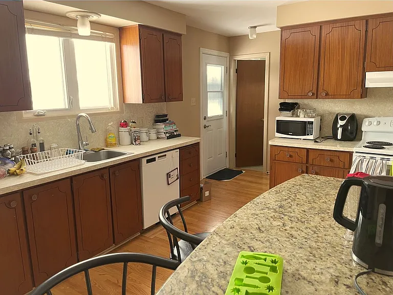 24 Sunnycrest Dr — Photo 4