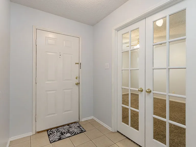 4606 Green Meadow Dr — Photo 4