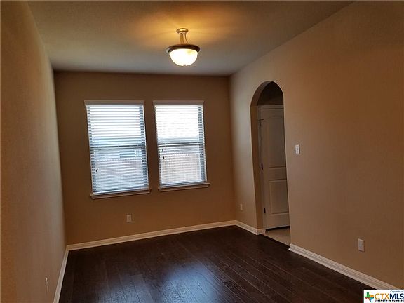 3rd image of 743 Easton Dr