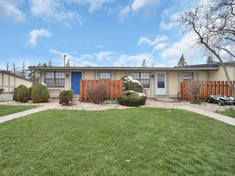 Plumwood Apartments — Photo 4