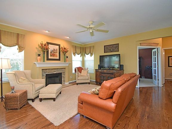 5th image of 822 Almahurst Ln
