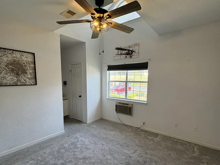 813 Holiday Rdg #H12 — Photo 4