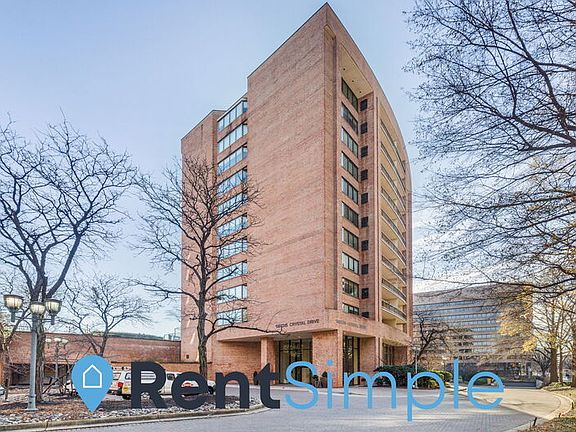 3rd image of 1805 Crystal Dr APT 414