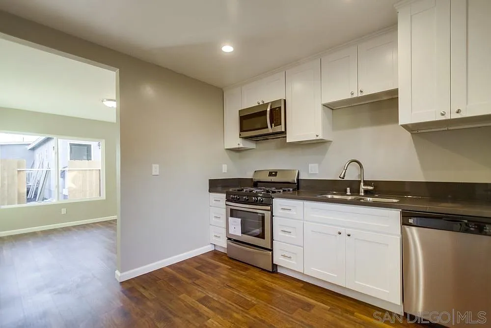 2 bed, 740 sqft, $2,850 — Photo 1