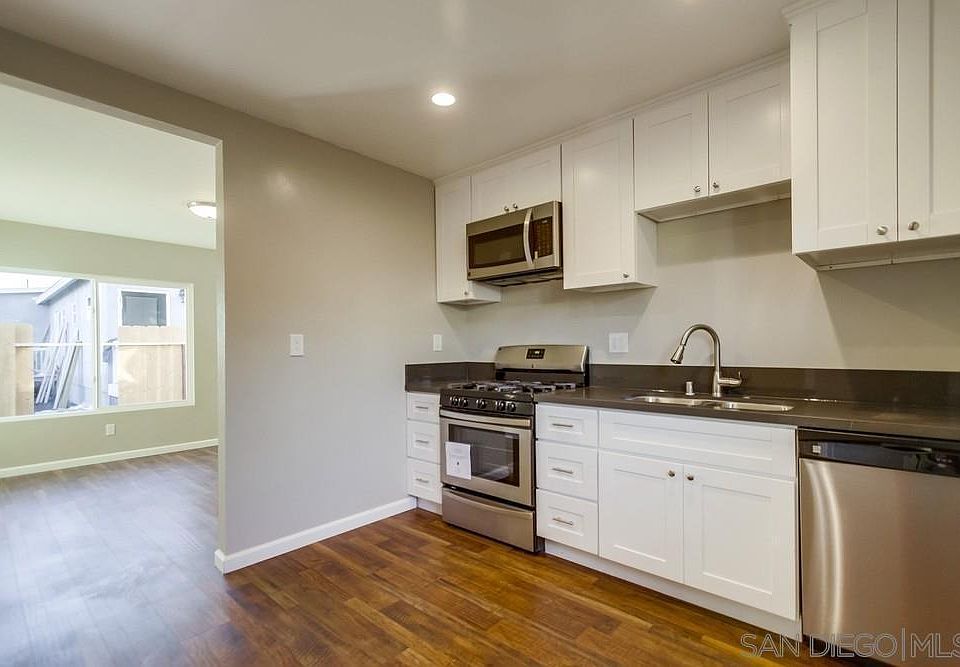 Kitchen (1/2)