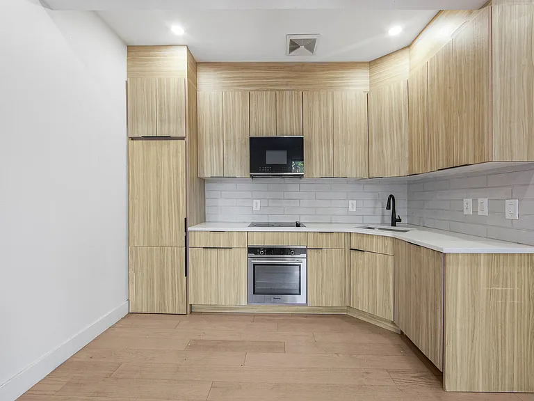 411 11th St #5 — Photo 3