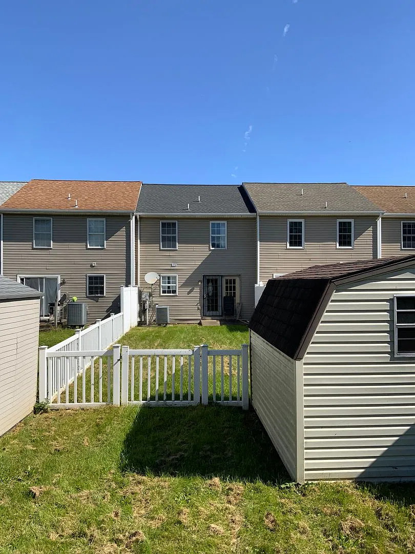 2449 Franklin Drive, East Petersburg, PA 17520 — Photo 2