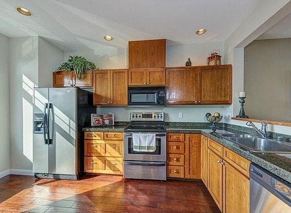 4th image of 3500 E Lake Sammamish Pkwy SE #102