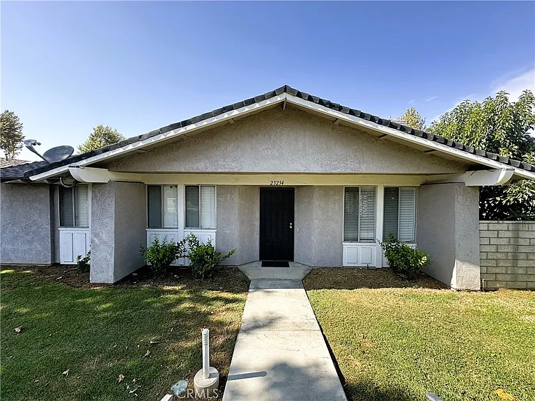 25234 Lawton Ave — Photo 1