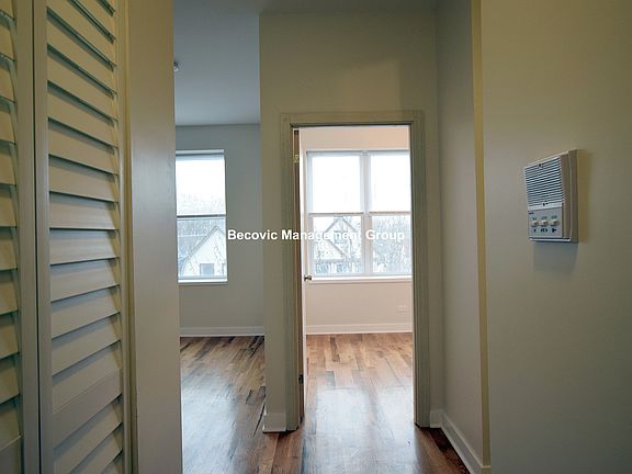 2nd image of 3802 W Montrose Ave #301