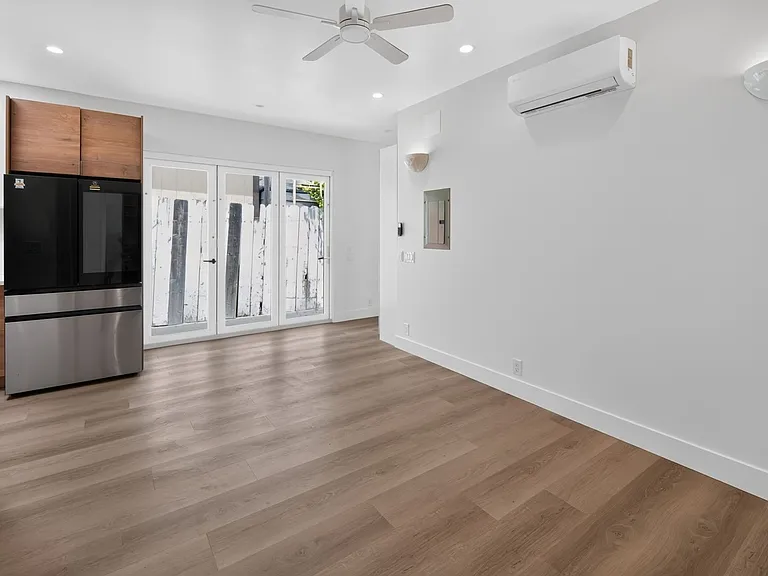1216 Lagan Ave — Photo 6