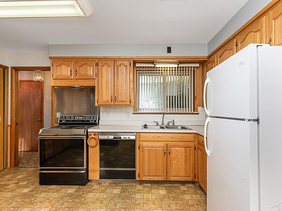 3rd image of 1140 Washburn Pl W