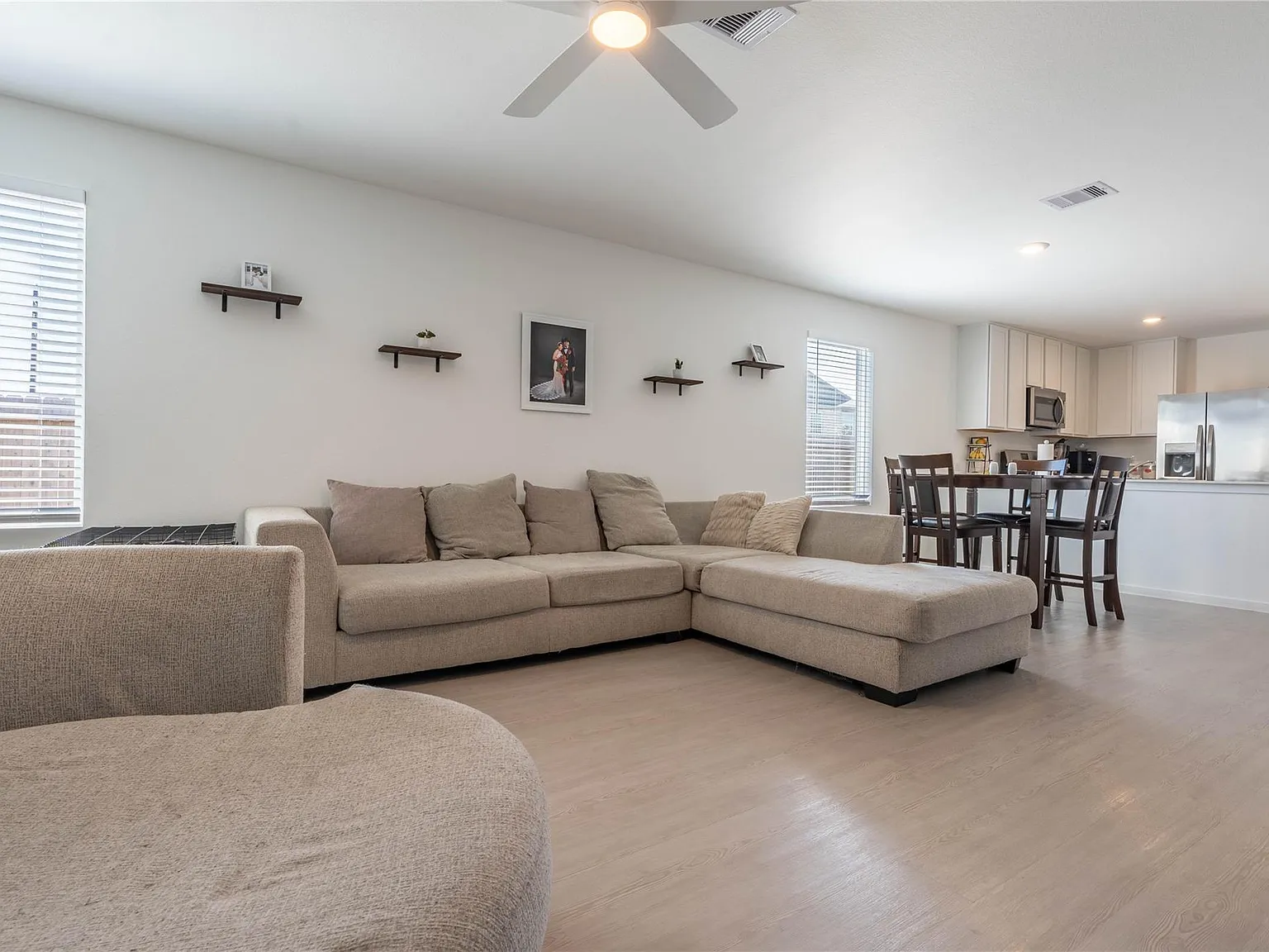 3 bed, 2.0 bath, 1500 sqft, $1,800 — Photo 3