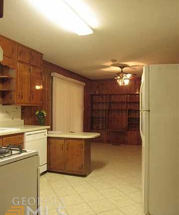 3rd image of 11 Peachtree Cir