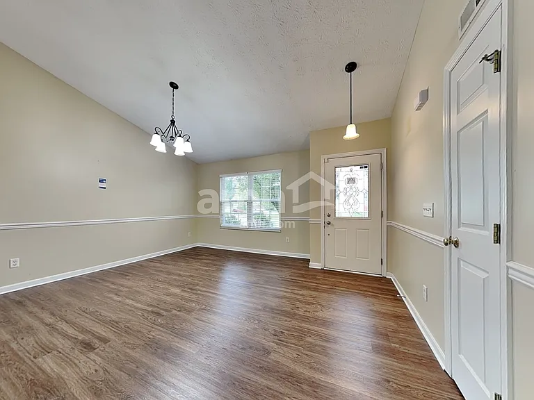 5783 Hillary St — Photo 5