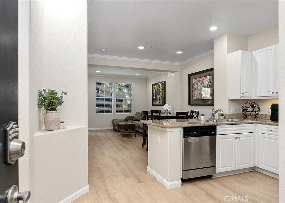 1st image of 3102 Watermarke Pl