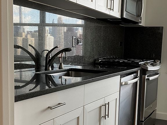 4th image of 1520 York Ave APT 31A