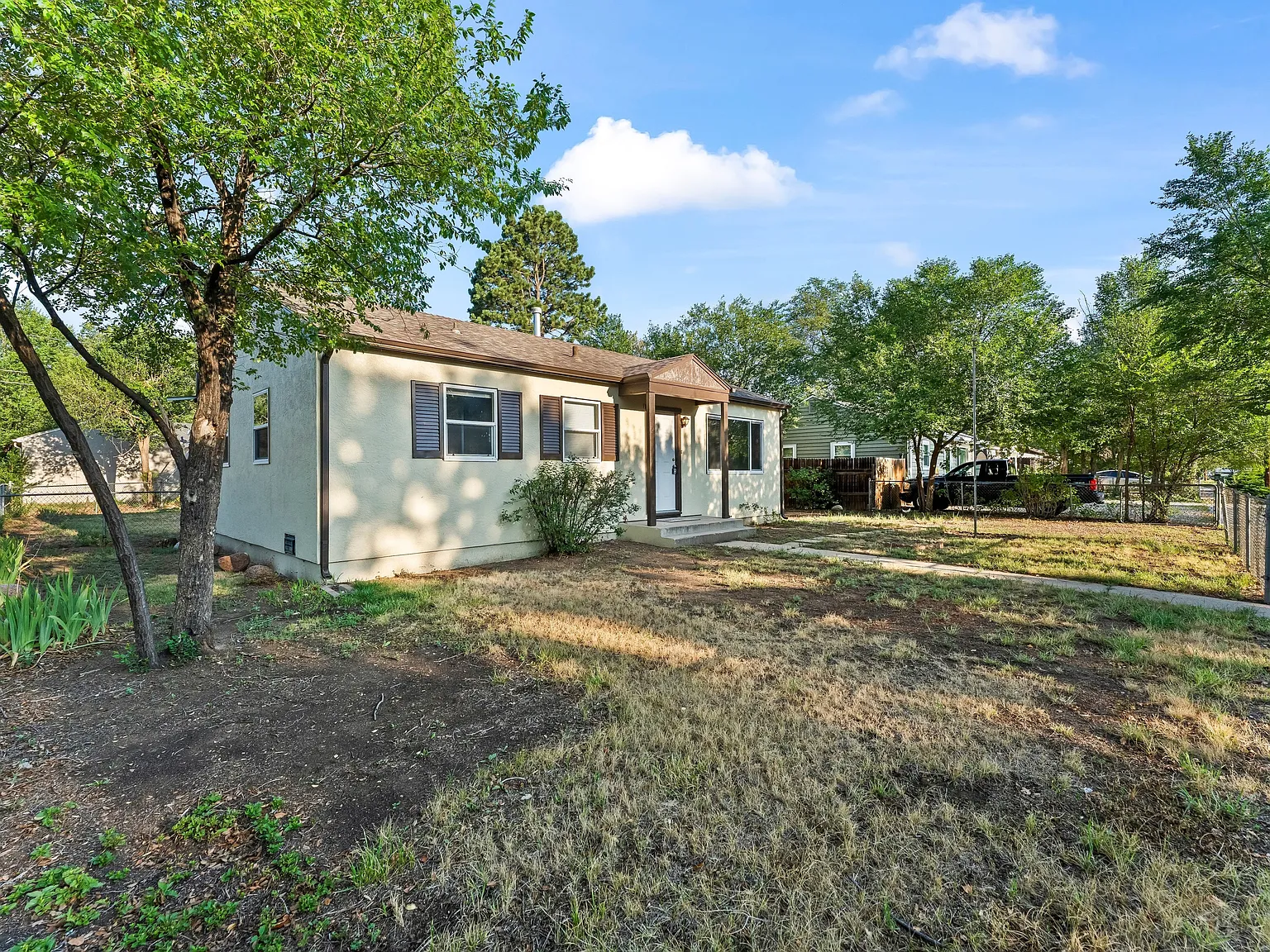 3 bed, 894 sqft, $1,600 — Photo 3