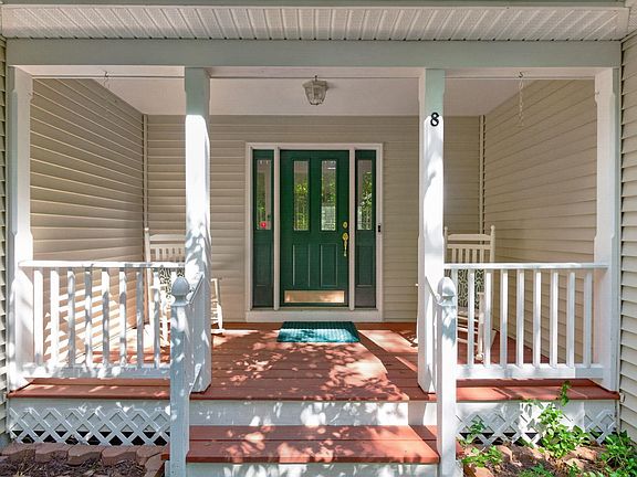 3rd image of 8 Rockwood Ln
