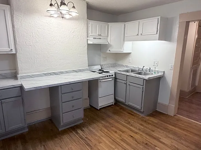 453 W Haywood St #A — Photo 7