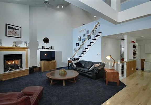 4389 Reynolds Liv Room 2