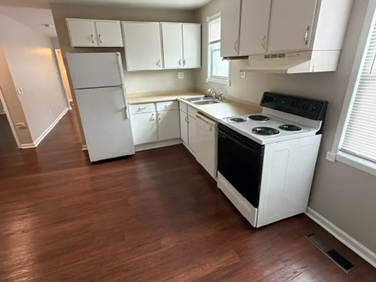 167 Brockwell Ave — Photo 8